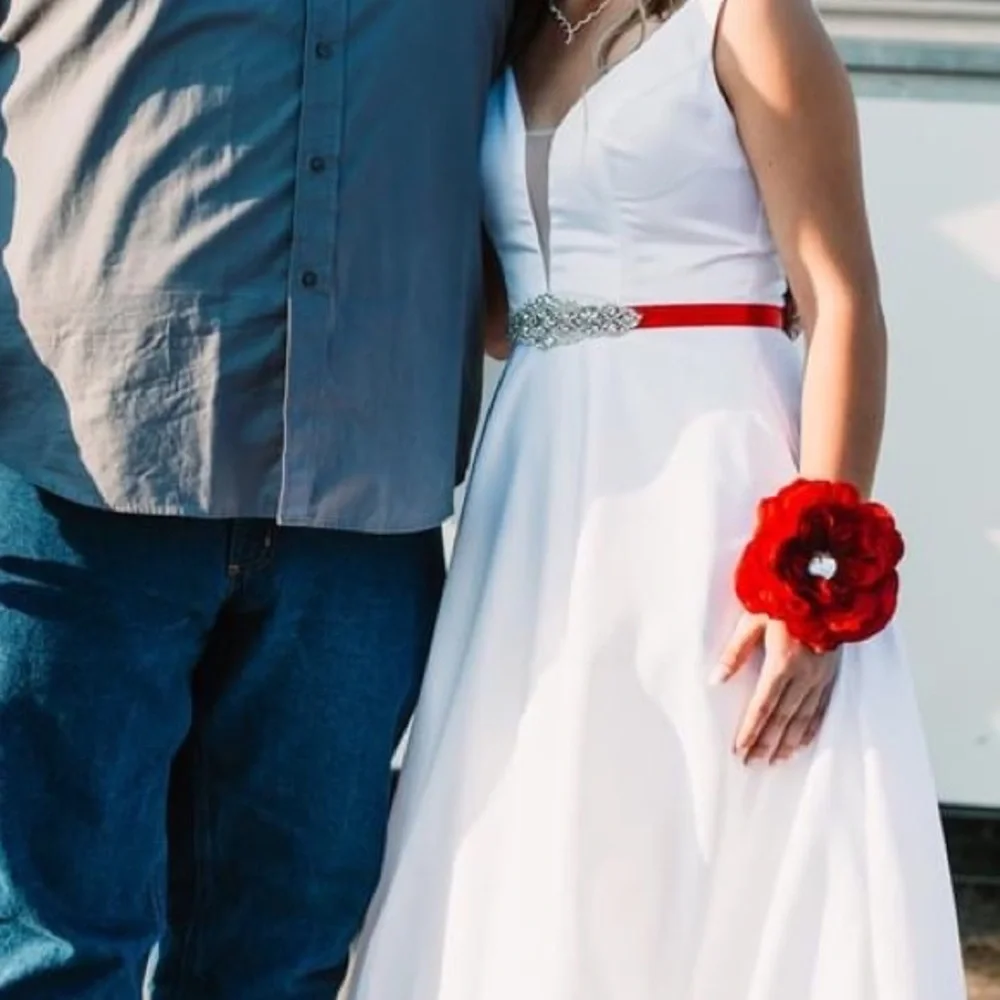 White prom/hocoming dress - Picture 4 of 4